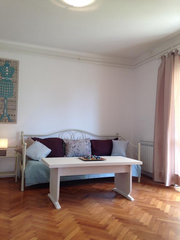 Laura Apartament *